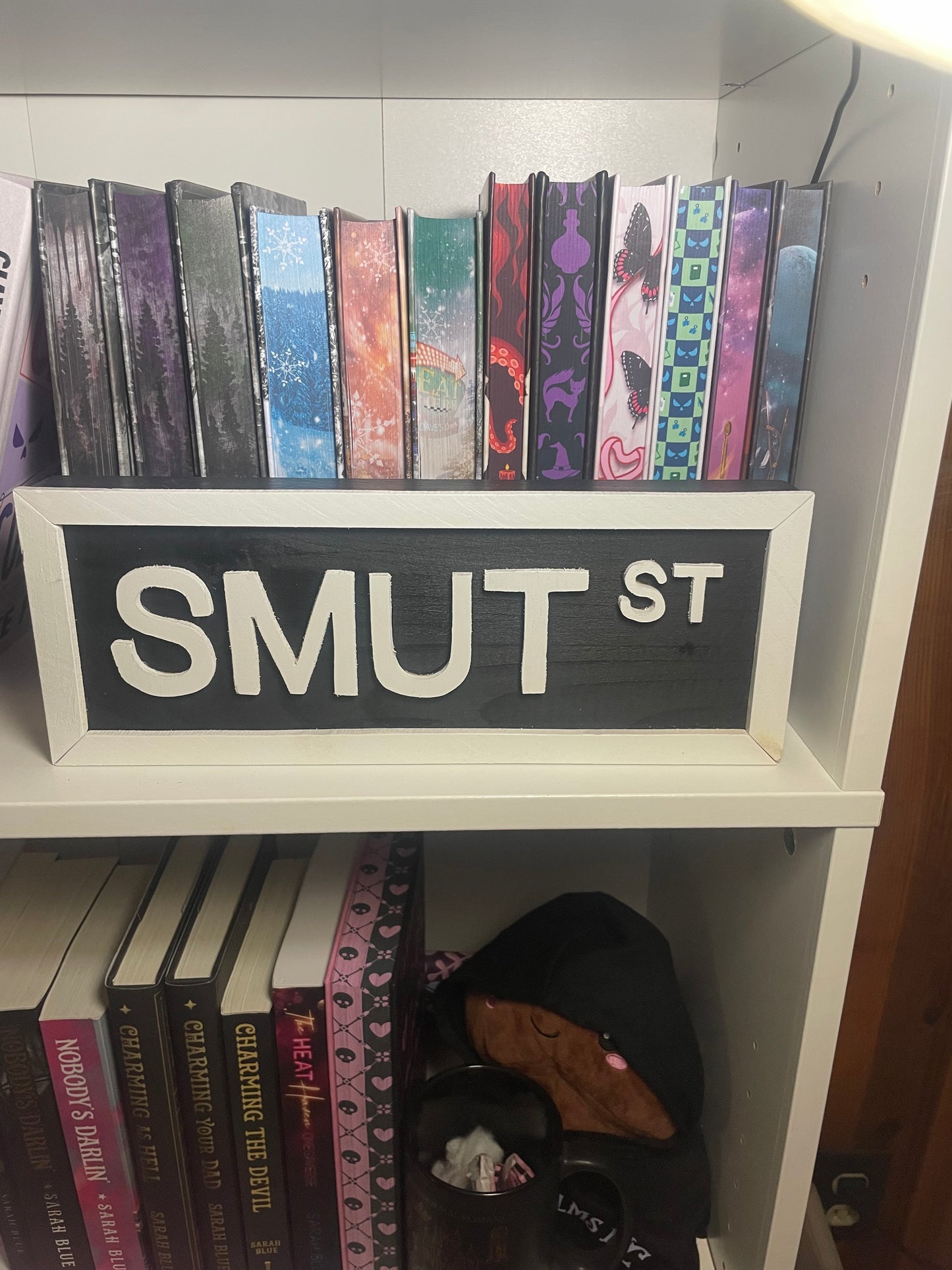Smut St Wooden Bookshelf Sign