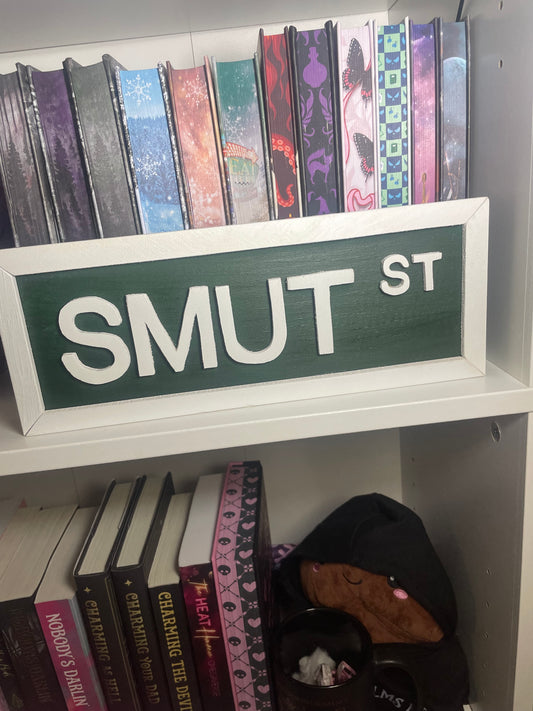 Smut St Wooden Bookshelf Sign