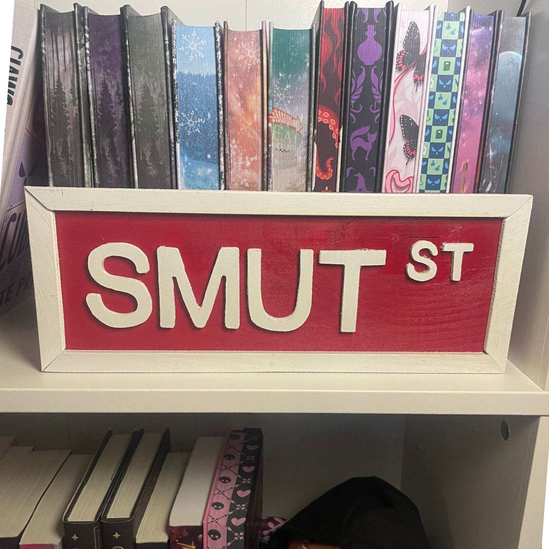 Smut St Wooden Bookshelf Sign